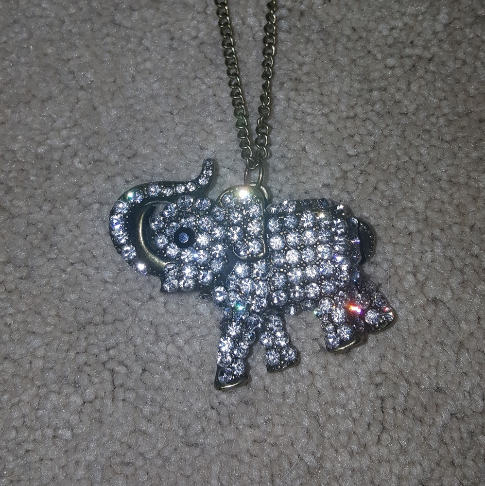 CLEARANCE! Elephant necklace